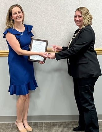 Jill Pelonero presenting award to Jessica Danik, Nurse Navigator